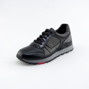 Stilvolle Schwarze Leder Herren Sneaker Mit Paneelen - Qualitatives Lederprodukt Hergestellt Von Gokman Ayakkabi Ve Deri̇ Mamulleri̇ İth. İhr. San Ve Ti̇c. Ltd. Şti̇.. Kontakt Für B2B-Bestellungen.