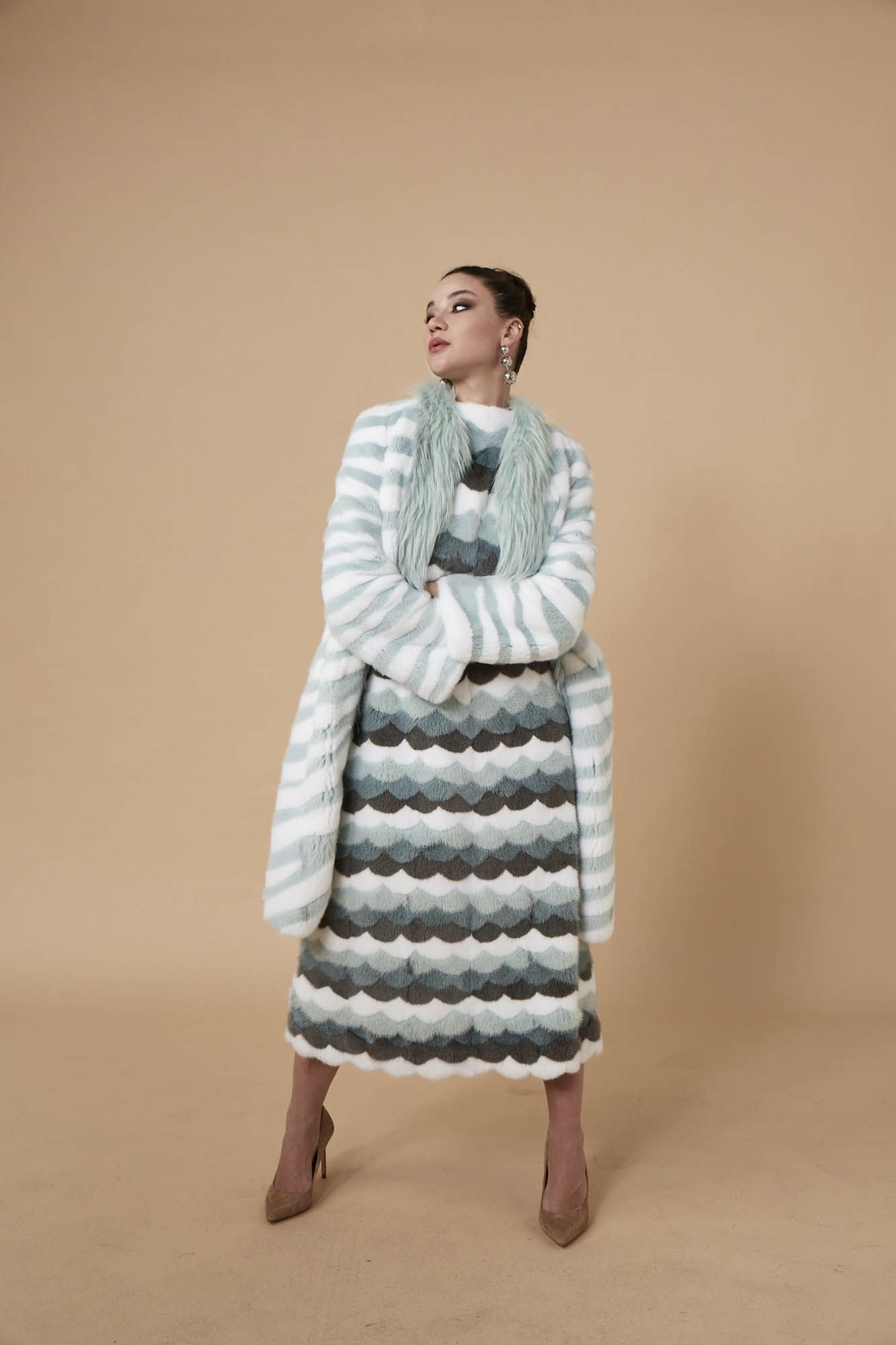 Luxurious Wavy Genuine Fur Coat Chic Design - Quality Leather Product Manufactured By Vlasta Kopylova Kurk Deri San. Ve Tic. A.s.. Contact For B2B Orders.