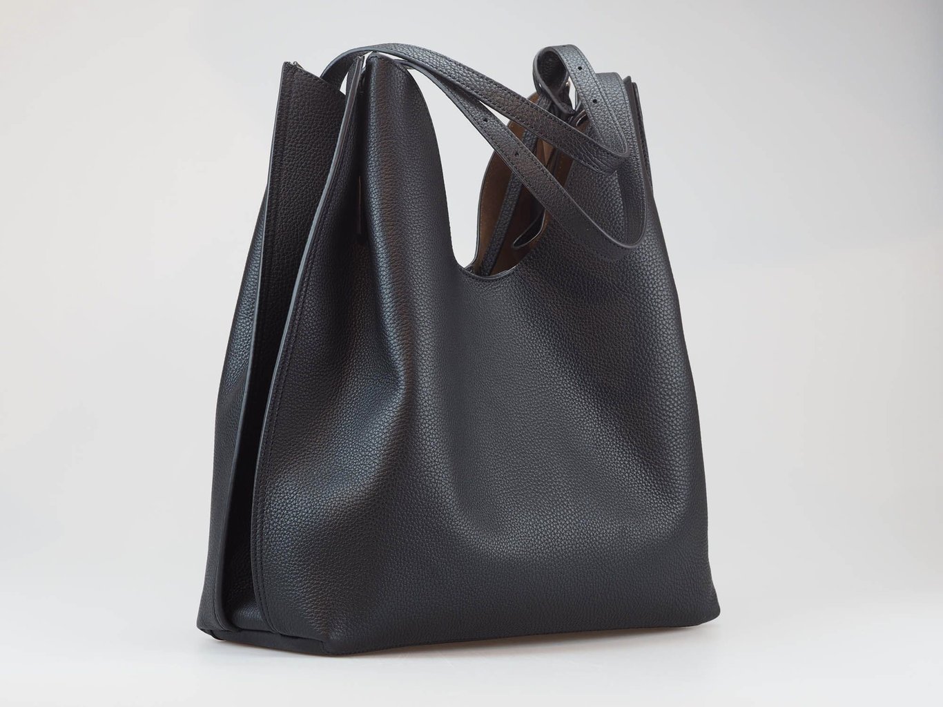 Elegant Timeless Black Calf Leather Tote Shoulder Bag - Quality Leather Product Manufactured By Süren Deri̇ Ürünleri̇ San. Ve Ti̇c. Ltd. Şti̇. Contact For B2B Orders.