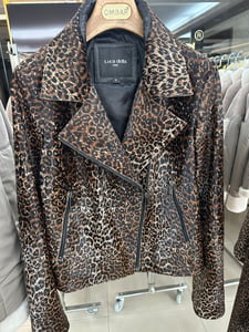Striking Leopard Print Genuine Leather Jacket - Quality Leather Product Manufactured By Turco Deri̇ Ki̇mya San. Ve Ti̇c. A.ş. Contact For B2B Orders.