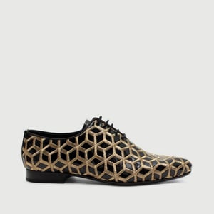 Elegant Gold Embroidered Black Patent Leather Shoes - Quality Leather Product Manufactured By Genio Ayakkabıcılık Tekstil Ve Konfeksiyon Ticaret Limited Şirketi. Contact For B2B Orders.