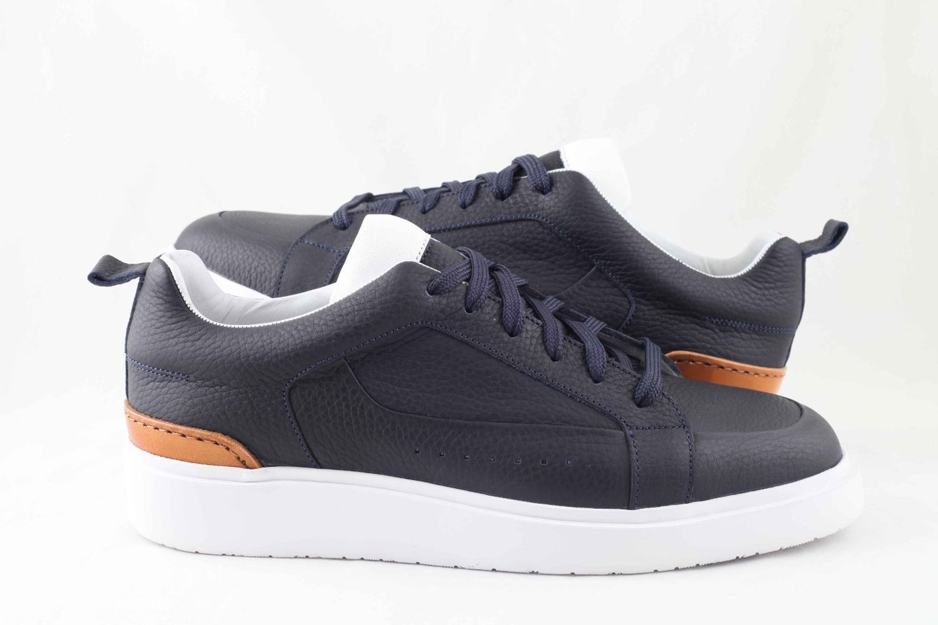 Men's Elegant Leather Urban Sneakers - Quality Leather Product Manufactured By Vesba Ayakkabicilik İhr İth Ti̇c San Ltd Şti̇. Contact For B2B Orders.