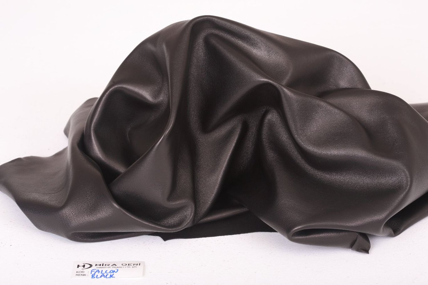 Premium Black Ovine Garment Leather - Quality Leather Product Manufactured By Hira Deri Sanayi Ve Ticaret Limited Sirketi. Contact For B2B Orders.