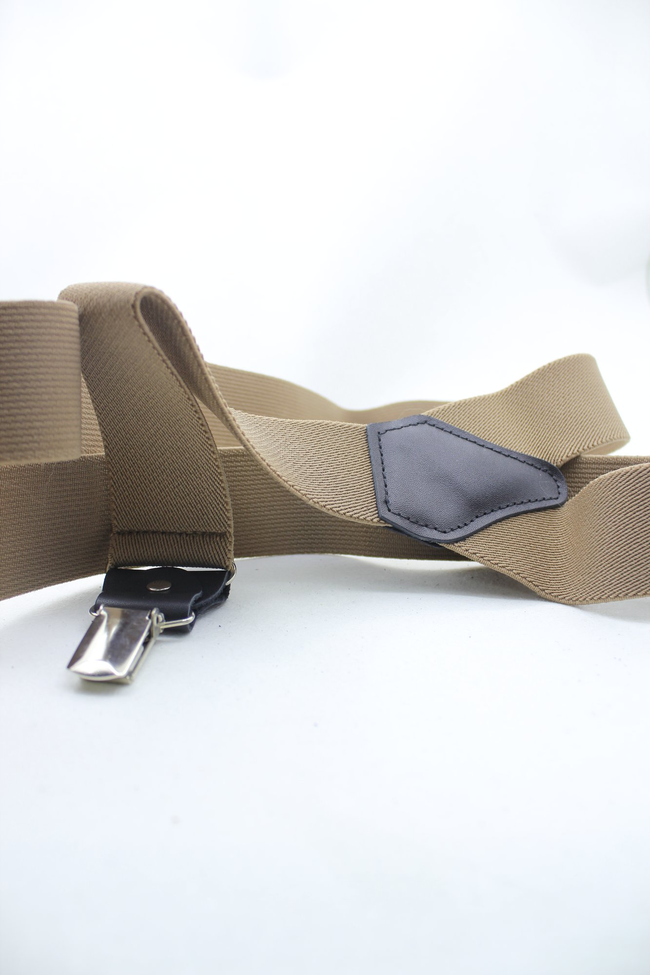 Classic Khaki Mens Suspenders Elegant - Quality Leather Product Manufactured By Hi̇cret Deri̇ Mamülleri̇ San. Ve Ti̇c. Ltd. Şti̇.. Contact For B2B Orders.