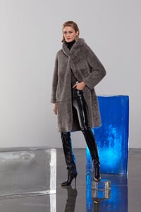 Chic Muted Grey Shearling Coat For Women - Quality Leather Product Manufactured By Süed Mod Deri̇ci̇li̇k San Ve Ti̇c Ltd. Şti̇.. Contact For B2B Orders.