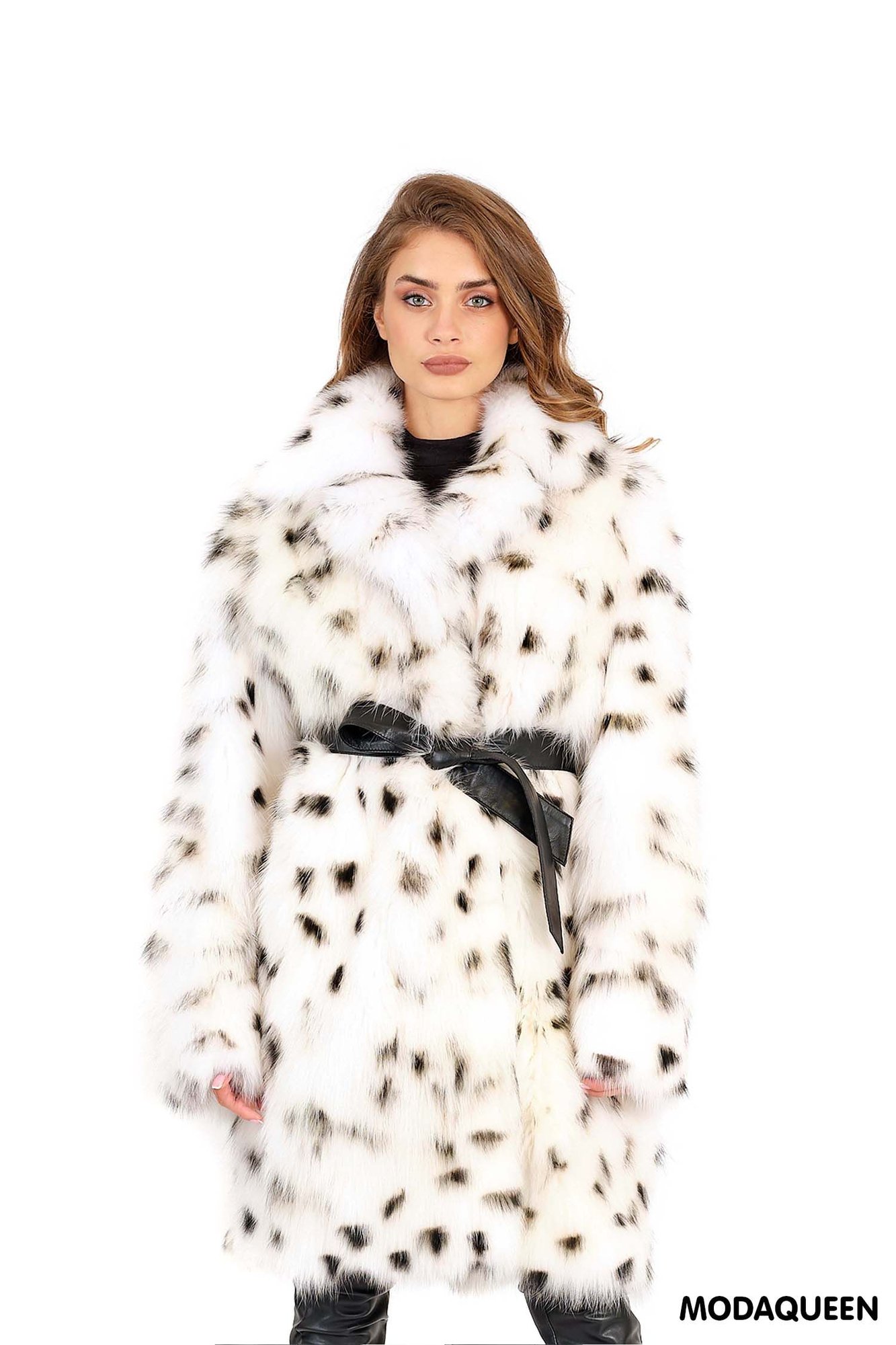 Elegant Spotted White Fur Coat Statement Design - Quality Leather Product Manufactured By Moda Kürk Deri̇ Teksti̇l Ve Özel Eği̇ti̇m Hi̇zmetleri̇ Li̇mi̇ted Şi̇rketi̇. Contact For B2B Orders.