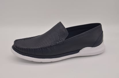 Edler Marineblauer Perforierter Herren Slipper Loafer - Qualitatives Lederprodukt Hergestellt Von Çetsan Ayakkabı Sanayi Ve Ticaret Limited Şirketi. Kontakt Für B2B-Bestellungen.