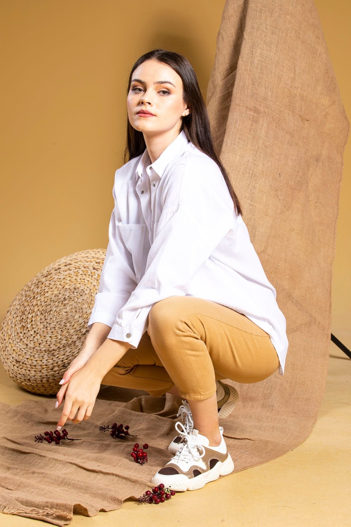 Weiß Bronze Leder Modischer Damen Chunky Sneaker - Qualitatives Lederprodukt Hergestellt Von Sultani̇ Ayakkabi Sanayi̇ Ve Ti̇caret Anoni̇m Şi̇rketi̇. Kontakt Für B2B-Bestellungen.