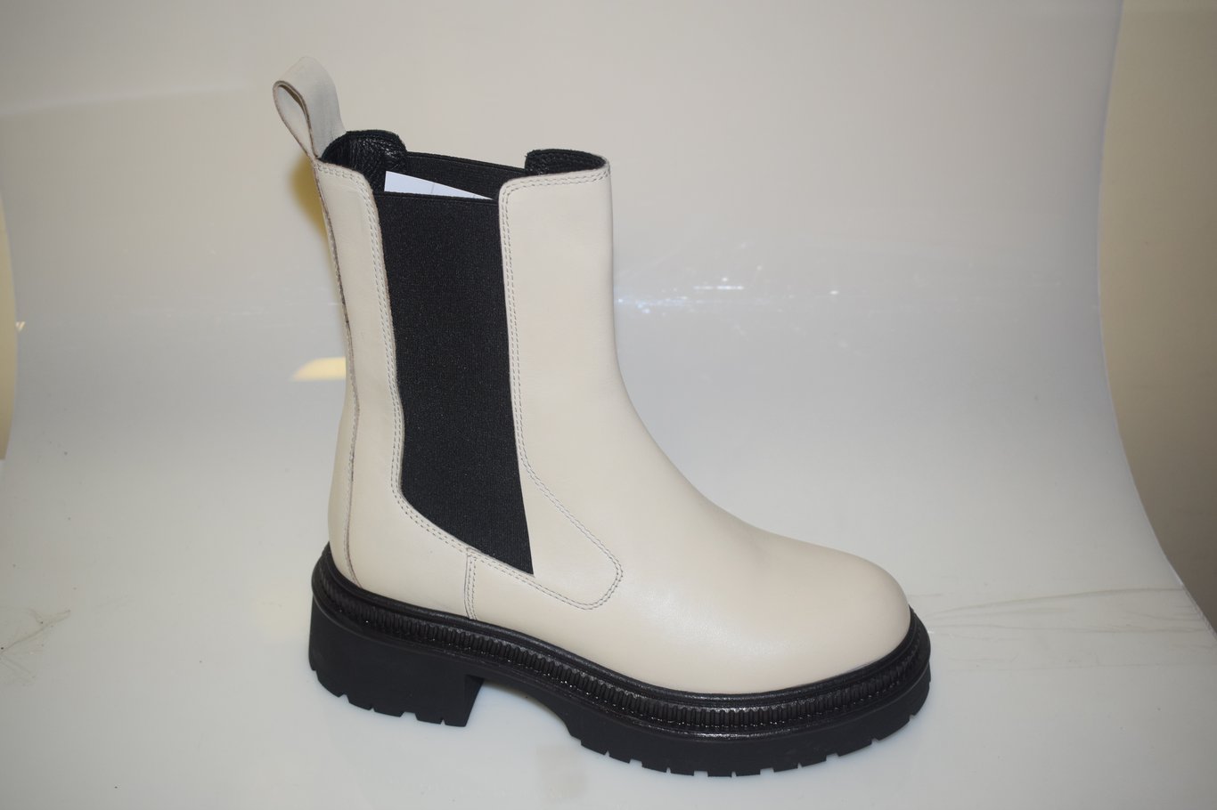 Chic Cream Leather Chelsea Chunky Sole