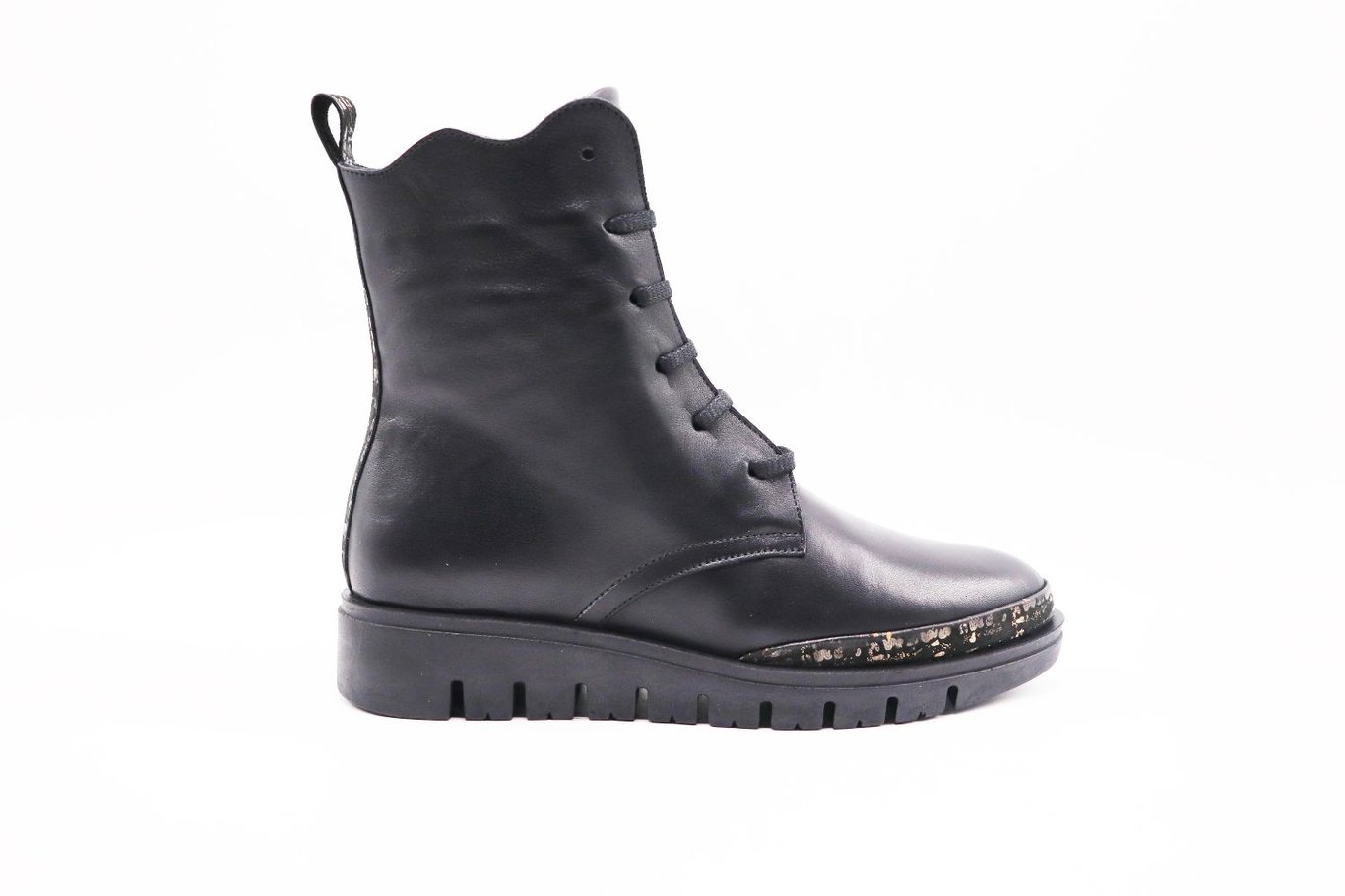 Womens Black Leather Scalloped Cuff Platform Boots - Quality Leather Product Manufactured By Meti̇n Ayakkabi Ve Teksti̇l Sanayi̇ Ti̇c. Ltd. Şti̇.. Contact For B2B Orders.