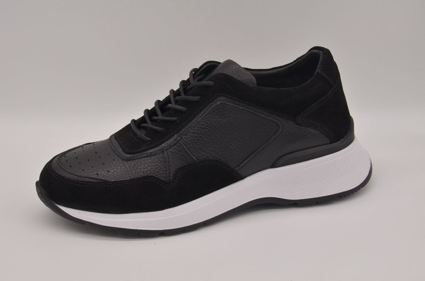 Mens Modern Leather Suede Panel Everyday Sneaker - Quality Leather Product Manufactured By Çetsan Ayakkabı Sanayi Ve Ticaret Limited Şirketi. Contact For B2B Orders.
