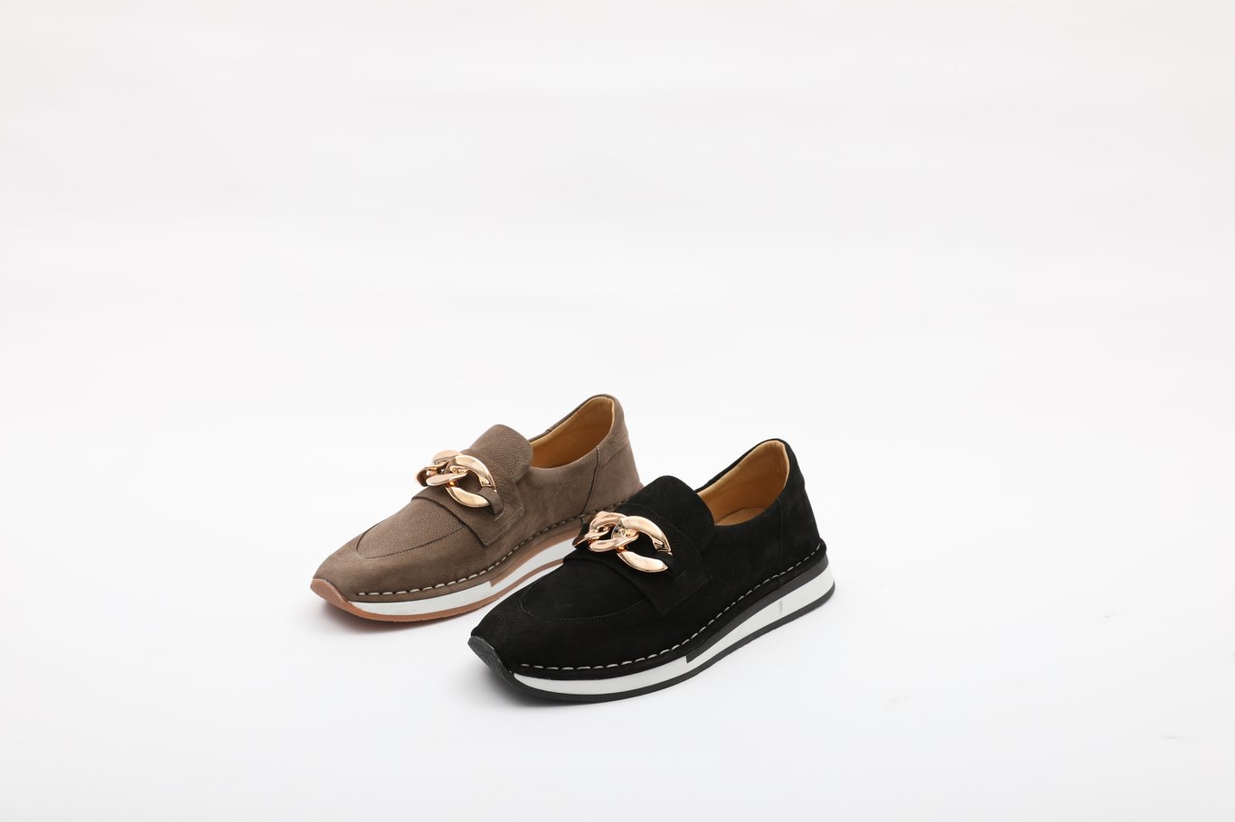 Suede Leather Chain Embellished Loafer - Quality Leather Product Manufactured By Özkan Moda Tasarim San Ve Ti̇c Ltd. Şti̇.. Contact For B2B Orders.
