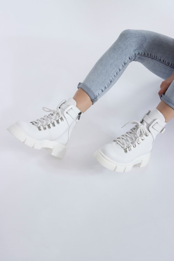 Стильные Белые Кожаные Ботинки На Массивной Подошве - Качественный Кожаный Продукт Производства Kb Ayakkabi San.ti̇c.ltd.şti̇.. Обращайтесь Для B2B Заказов.