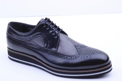Glänzender Schwarzer Flügelkappen Brogue Plateau Derby - Qualitatives Lederprodukt Hergestellt Von Polat Ayakkabi Saraci̇ye Ürünleri̇ San. Ve Ti̇c. Ltd. Şti̇.. Kontakt Für B2B-Bestellungen.