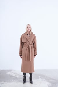 Elegant Camel Goat Leather Trench Coat For Women - Quality Leather Product Manufactured By Drejani̇. Contact For B2B Orders.