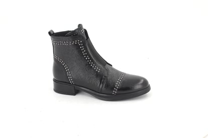 Auffällige Genietete Elegante Echte Leder Damen Stiefeletten - Qualitatives Lederprodukt Hergestellt Von Venüs Ayakkabicilik Ve Deri̇ Ürünleri̇ San. Ve Ti̇c. Ltd. Şti̇.. Kontakt Für B2B-Bestellungen.
