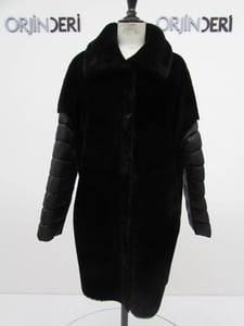 Eleganter Shearling Mantel Mit Gesteppten Ärmeln - Qualitatives Lederprodukt Hergestellt Von Orjin Deri Konfeksiyon San. Ve Tic. A.s.. Kontakt Für B2B-Bestellungen.