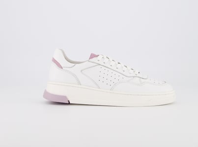 Weißer Leder Plateau Sneaker Mit Lavendel Akzenten - Qualitatives Lederprodukt Hergestellt Von Makfi̇ne Deri̇ Ürünleri̇ Ve İnşaat Diş Ti̇c. San. Paz. Ltd. Şti̇.. Kontakt Für B2B-Bestellungen.