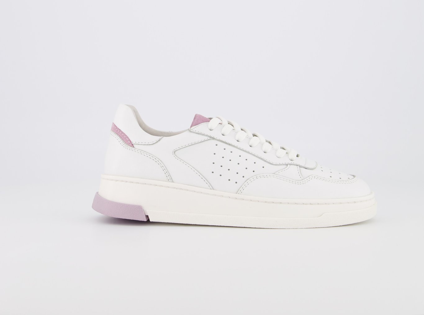 Белые Кожаные Кроссовки На Платформе С Лавандой - Качественный Кожаный Продукт Производства Makfi̇ne Deri̇ Ürünleri̇ Ve İnşaat Diş Ti̇c. San. Paz. Ltd. Şti̇.. Обращайтесь Для B2B Заказов.