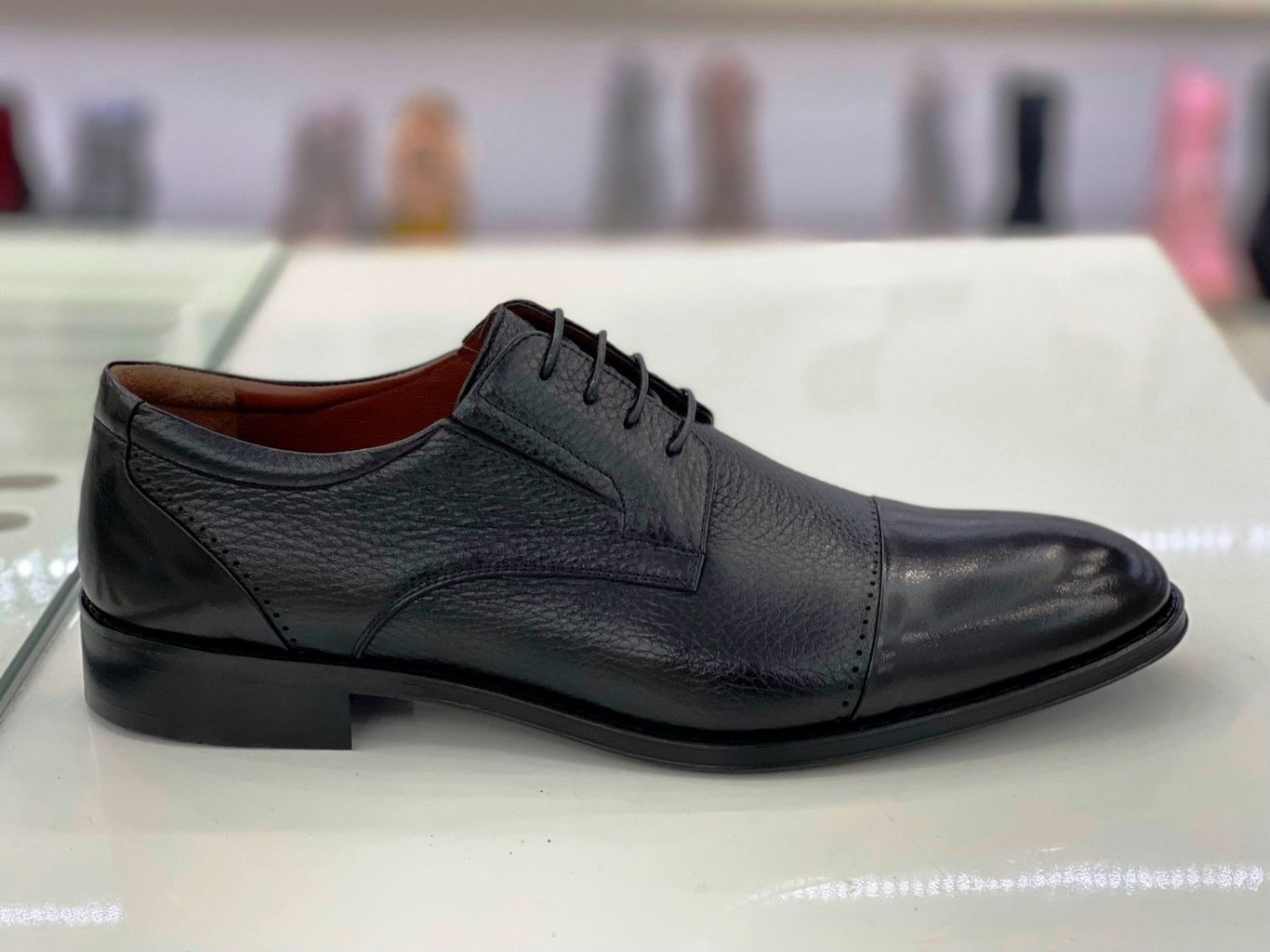 Elegant Cap Toe Oxford Black Grained Leather Shoes - Quality Leather Product Manufactured By Etor Ayakkabi Pazarlama Deri̇ San. Ti̇c. Ltd. Şti̇.. Contact For B2B Orders.
