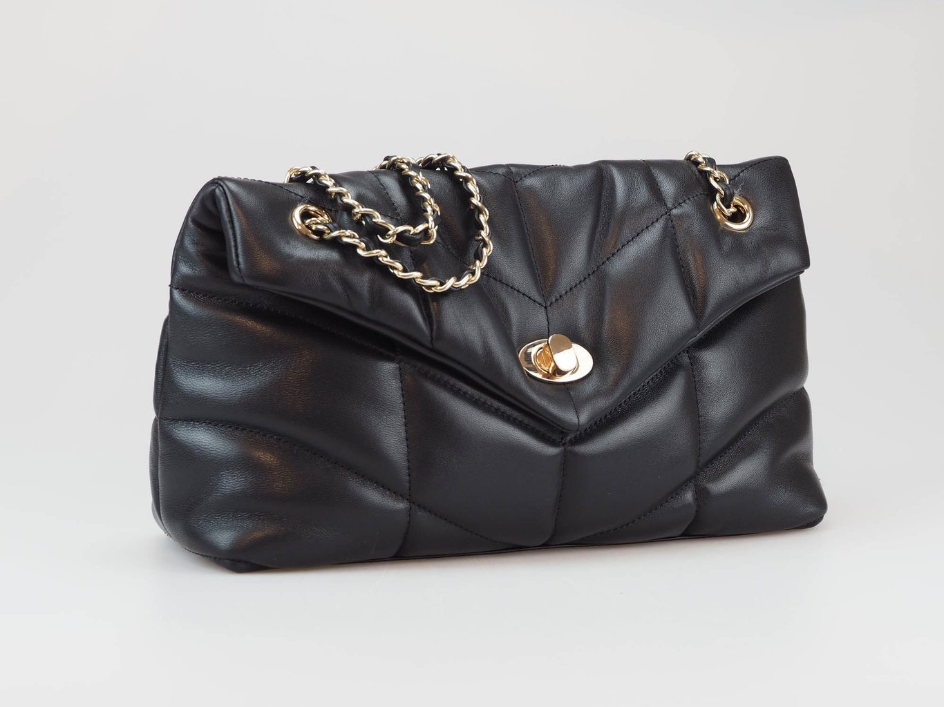 Elegant Black Quilted Genuine Leather Shoulder Bag With Golden Chain - Quality Leather Product Manufactured By Süren Deri̇ Ürünleri̇ San. Ve Ti̇c. Ltd. Şti̇. Contact For B2B Orders.