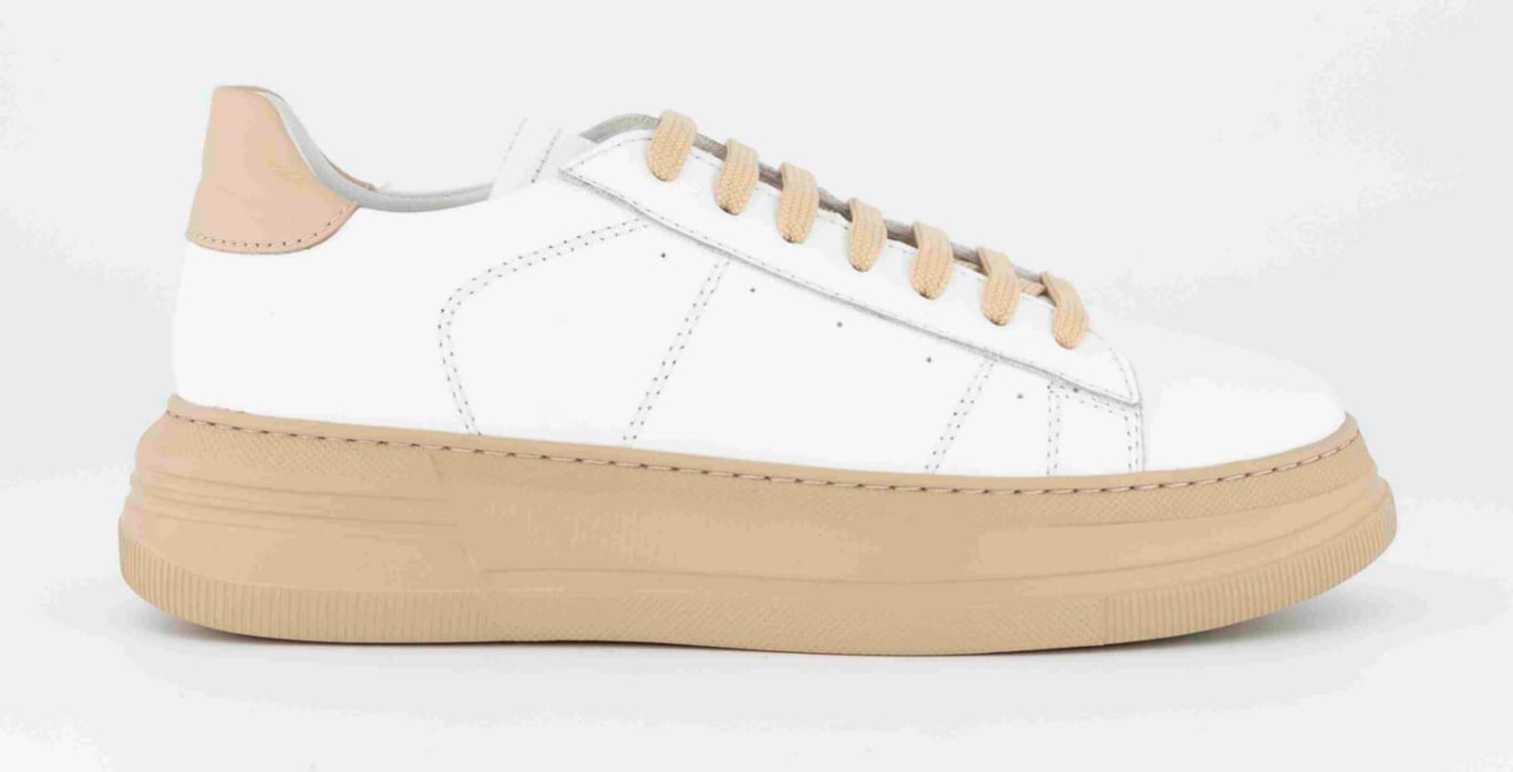 Schicke Weiße Leder Plateau Komfort Sneaker - Qualitatives Lederprodukt Hergestellt Von Makfi̇ne Deri̇ Ürünleri̇ Ve İnşaat Diş Ti̇c. San. Paz. Ltd. Şti̇.. Kontakt Für B2B-Bestellungen.