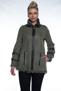 Damen Elegante Olivgrüne Shearling Lammfelljacke - Qualitatives Lederprodukt Hergestellt Von Besnili Deri Petrol Gida Ve Mam. Dis Ti̇c. Ltd. Sti.. Kontakt Für B2B-Bestellungen.
