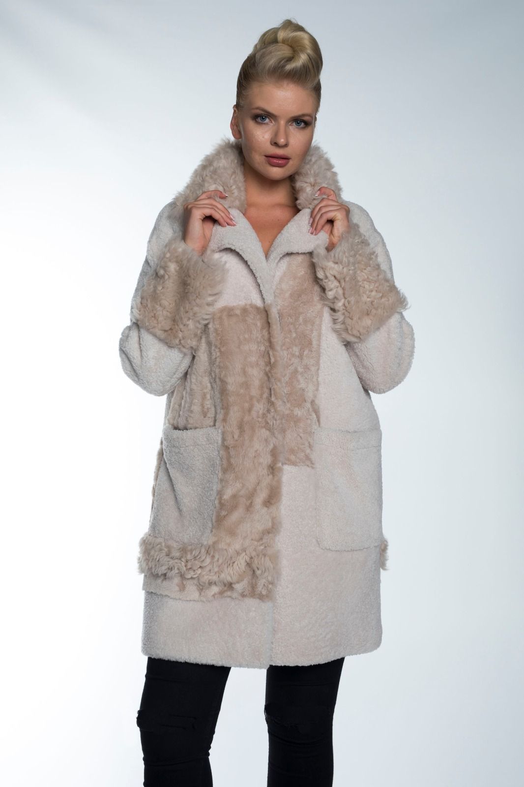 Eleganter Damen Lammfellmantel Mit Pelzdetails - Qualitatives Lederprodukt Hergestellt Von Besnili Deri Petrol Gida Ve Mam. Dis Ti̇c. Ltd. Sti.. Kontakt Für B2B-Bestellungen.