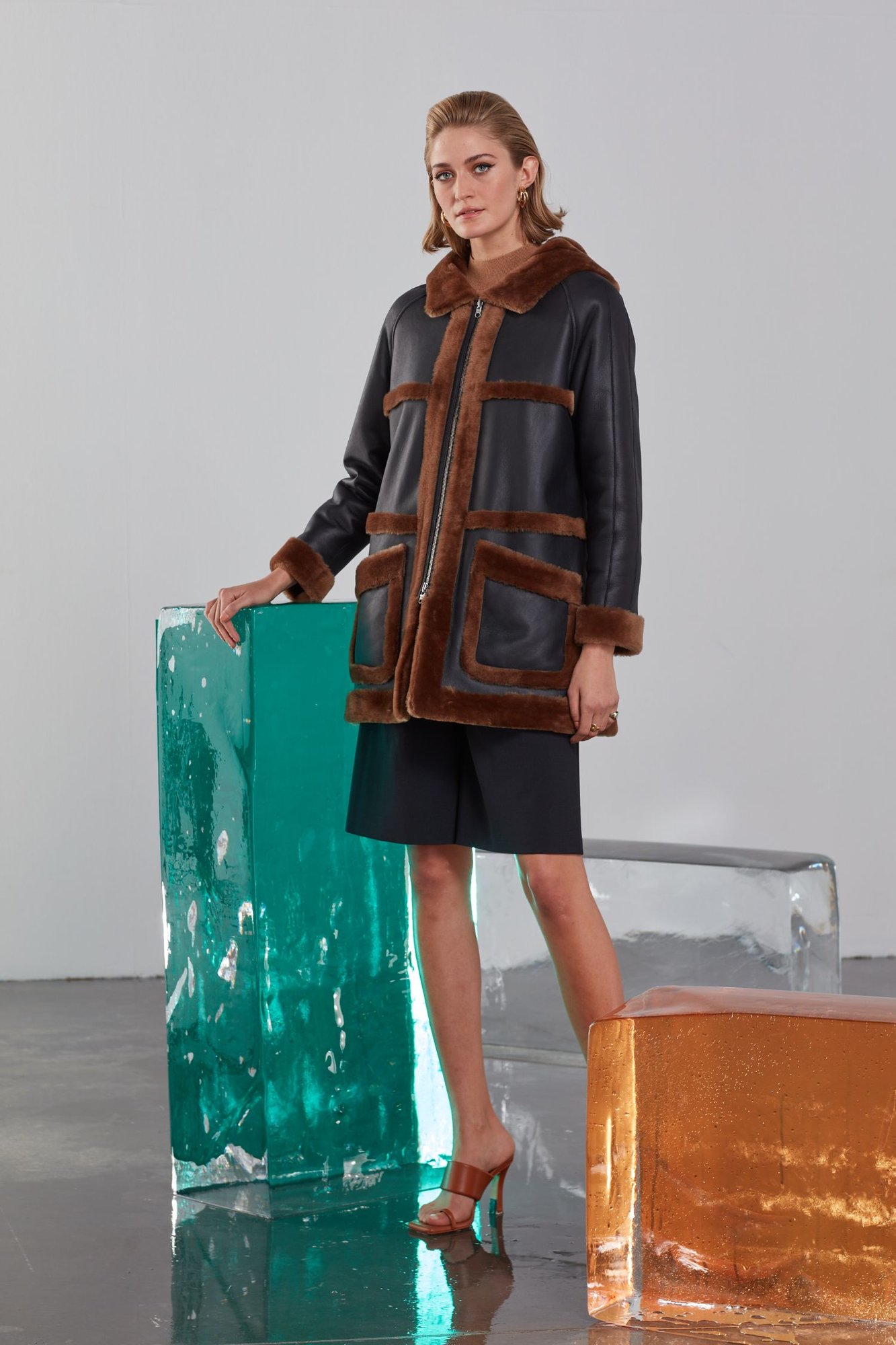 Chic Black Sheepskin Coat With Brown Shearling - Quality Leather Product Manufactured By Süed Mod Deri̇ci̇li̇k San Ve Ti̇c Ltd. Şti̇.. Contact For B2B Orders.