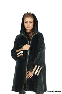 Luxurious Textured Green Fur Jacket Chic Design - Quality Leather Product Manufactured By Moda Kürk Deri̇ Teksti̇l Ve Özel Eği̇ti̇m Hi̇zmetleri̇ Li̇mi̇ted Şi̇rketi̇. Contact For B2B Orders.
