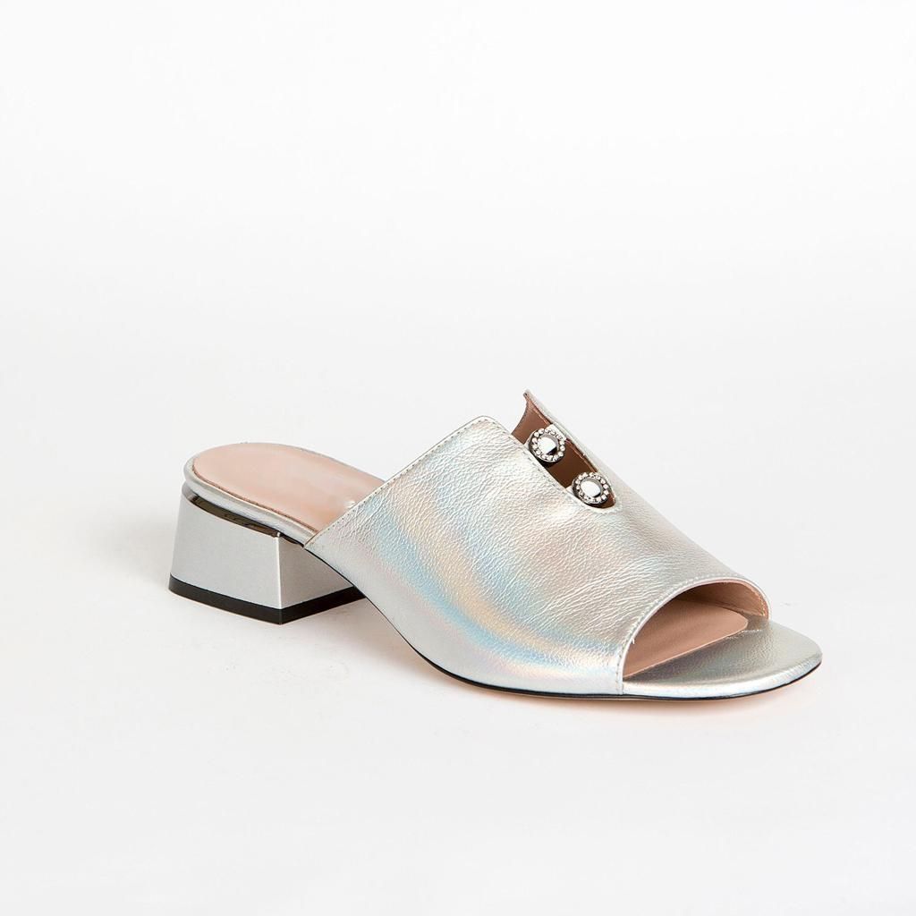 silver laether slippers with beautiful accessory