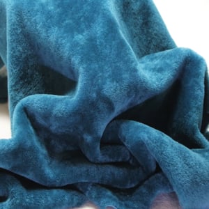 Luxurious Teal Shearling Ovine Leather For Apparel - Quality Leather Product Manufactured By Toprak Kürk Deri̇ Teksti̇l İmalat San. Ve Ti̇c. Ltd. Şti̇. Contact For B2B Orders.