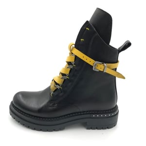 Damen Schwarze Lederstiefel Mit Gelben Akzenten - Qualitatives Lederprodukt Hergestellt Von Görkem Bi̇lgi̇n Ayakkabi Ti̇c. Ltd. Şti̇.. Kontakt Für B2B-Bestellungen.