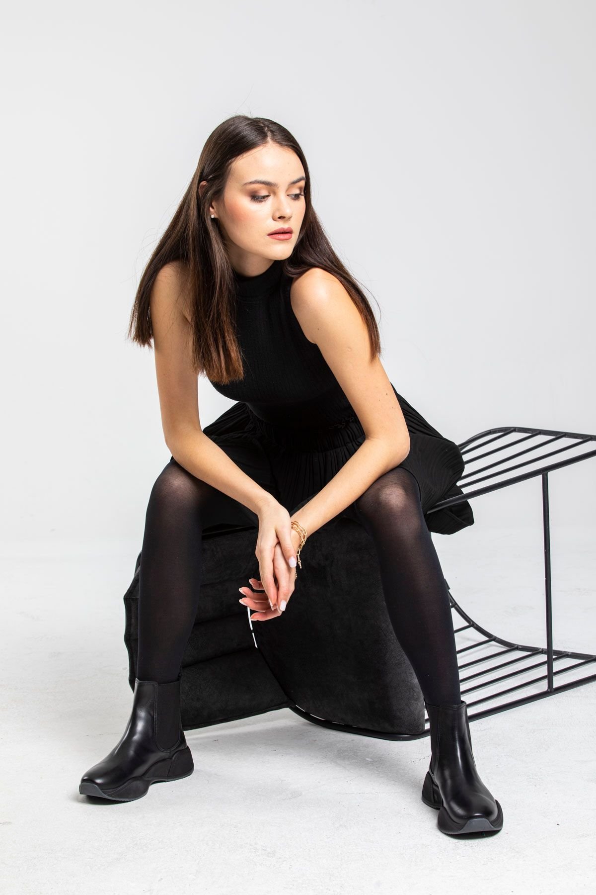 Elegante Schwarze Chelsea Boots Moderner Schnitt - Qualitatives Lederprodukt Hergestellt Von Sultani̇ Ayakkabi Sanayi̇ Ve Ti̇caret Anoni̇m Şi̇rketi̇. Kontakt Für B2B-Bestellungen.