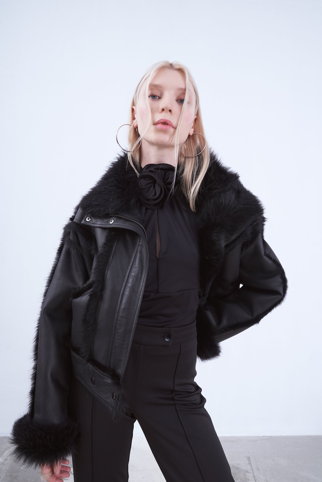 Womens Luxurious Fur Trimmed Black Leather Jacket - Quality Leather Product Manufactured By Drejani̇. Contact For B2B Orders.