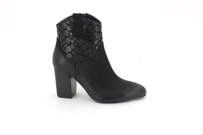 Damen Schwarze Leder Stiefeletten Mit Muster - Qualitatives Lederprodukt Hergestellt Von Venüs Ayakkabicilik Ve Deri̇ Ürünleri̇ San. Ve Ti̇c. Ltd. Şti̇.. Kontakt Für B2B-Bestellungen.