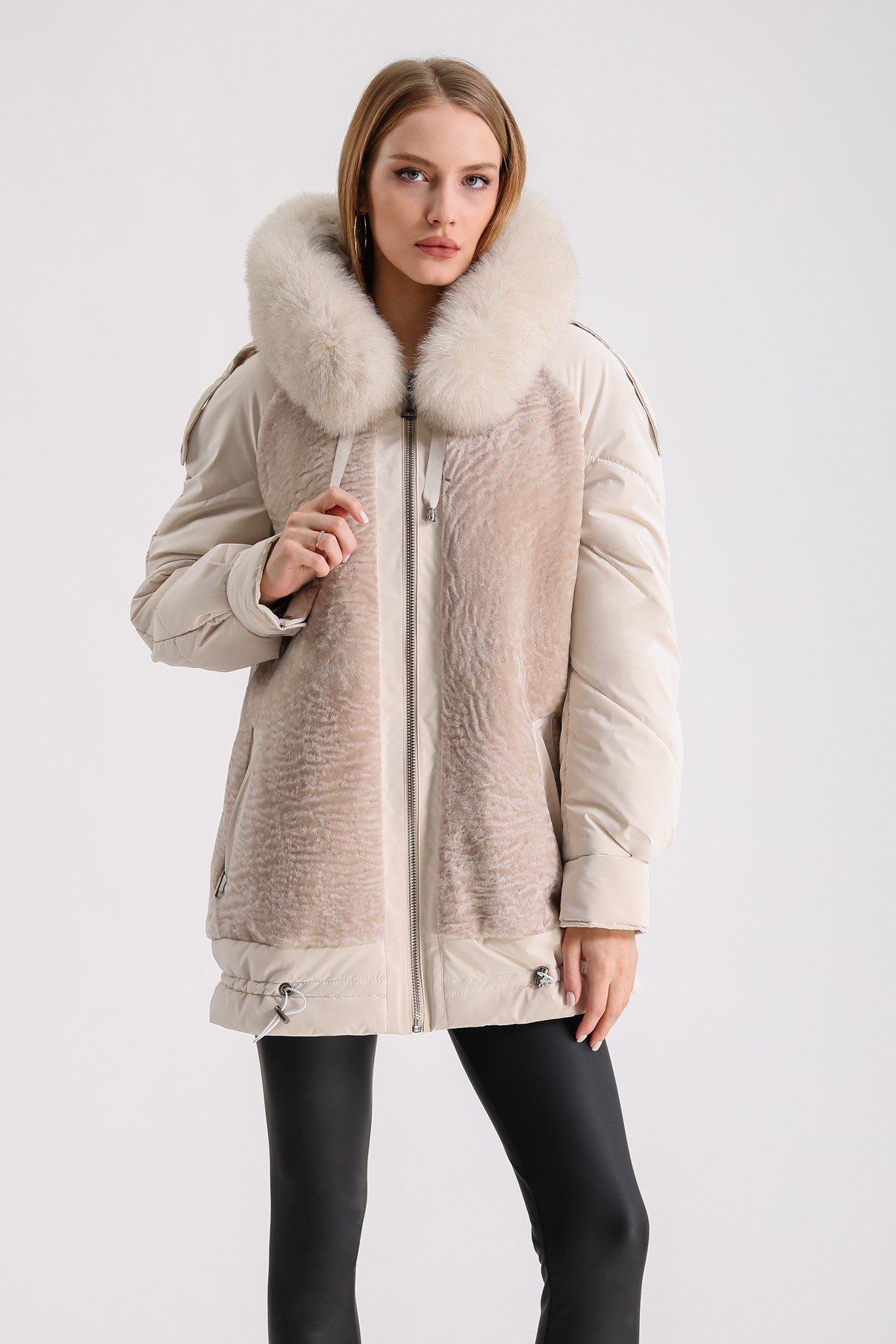 Elegant Beige Quilted Leather Coat Shearling Detail - Quality Leather Product Manufactured By Leatherclub Teks. Ve Deri Turz. İnş. San. Tic. Ltd. Şti. Contact For B2B Orders.