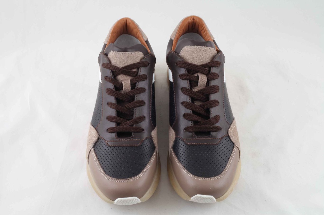 Leather Upper Men  Sneakers - Quality Leather Product Manufactured By Vesba Ayakkabicilik İhr İth Ti̇c San Ltd Şti̇. Contact For B2B Orders.