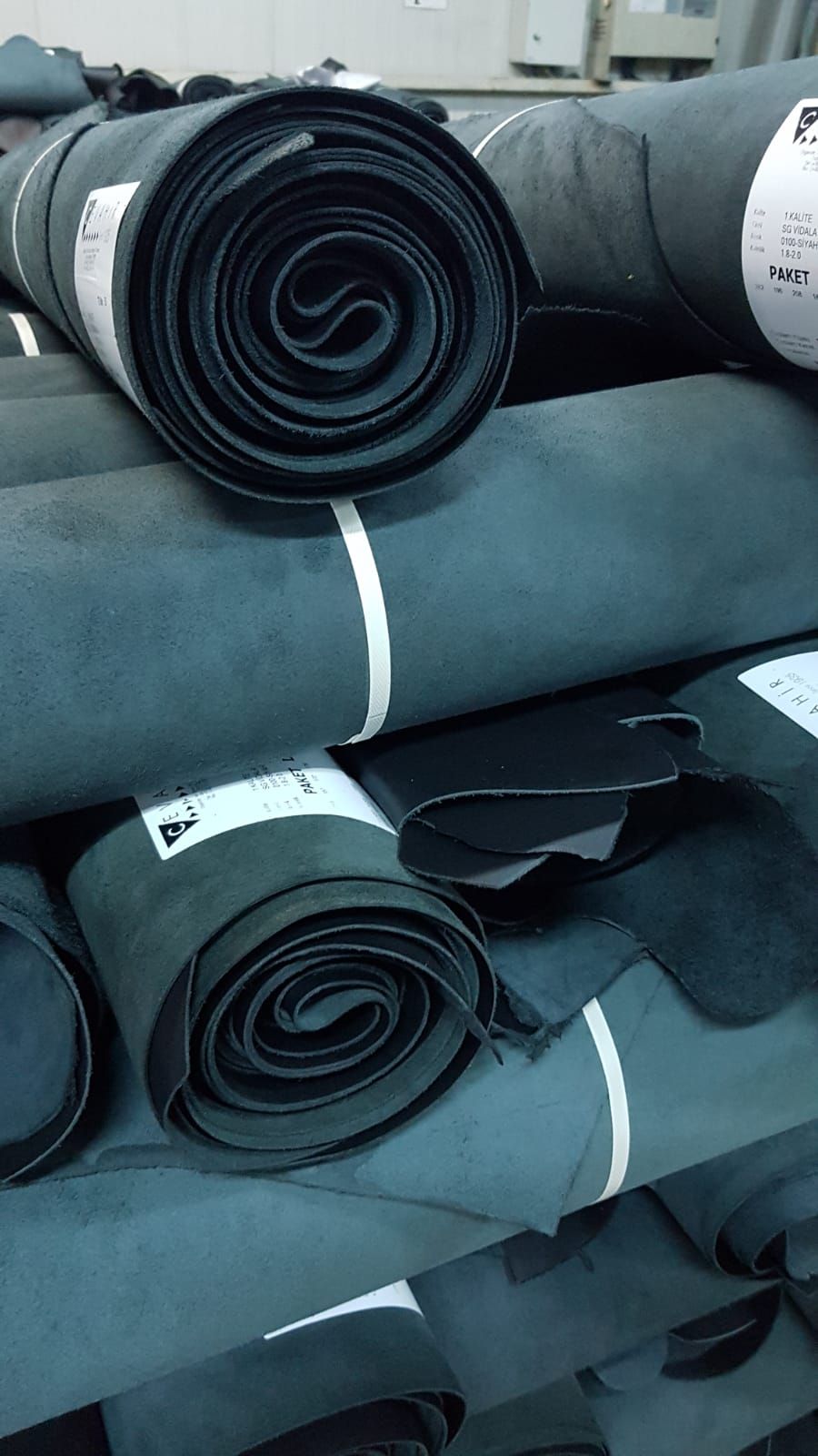 Tiefes Petrolblau Edles Mattleder - Qualitatives Lederprodukt Hergestellt Von Cevahi̇r Deri̇ San. Ve Ti̇c. Ltd. Şti̇.. Kontakt Für B2B-Bestellungen.