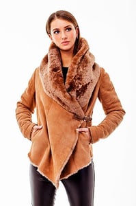 Asymmetrische Damen Wildleder Lammfell Jacke - Qualitatives Lederprodukt Hergestellt Von Süed Mod Deri̇ci̇li̇k San Ve Ti̇c Ltd. Şti̇.. Kontakt Für B2B-Bestellungen.
