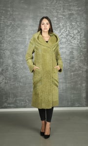 Olivgrüner Kapuzen Shearling Mantel Elegantes Design - Qualitatives Lederprodukt Hergestellt Von Rubi̇s Deri̇ci̇li̇k San. Ve Ti̇c. Ltd. Şti̇.. Kontakt Für B2B-Bestellungen.