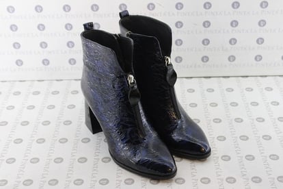 Embossed Patent Leather Pointed Toe Boot - Quality Leather Product Manufactured By Sabir Endi̇can Ayakkabicilik Ti̇caret Li̇mi̇ted Şi̇rketi̇. Contact For B2B Orders.