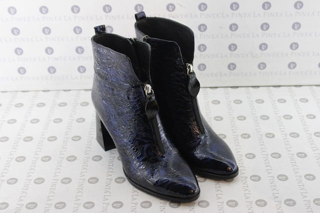 Geprägter Lackleder Spitz Zehen Stiefel