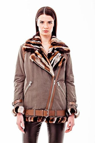 Кожа Экзотических Животных (Змея, Рептилия И Т. Д.) Женский Пальто