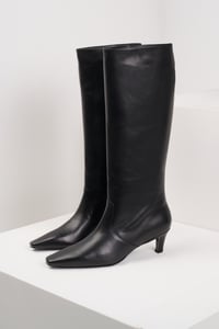 Comfortable Heeled Women Long Leather Boots - Quality Leather Product Manufactured By Di̇vi̇no Ayakkabicilik San. Ve Diş Ti̇c. Ltd. Şti̇.. Contact For B2B Orders.