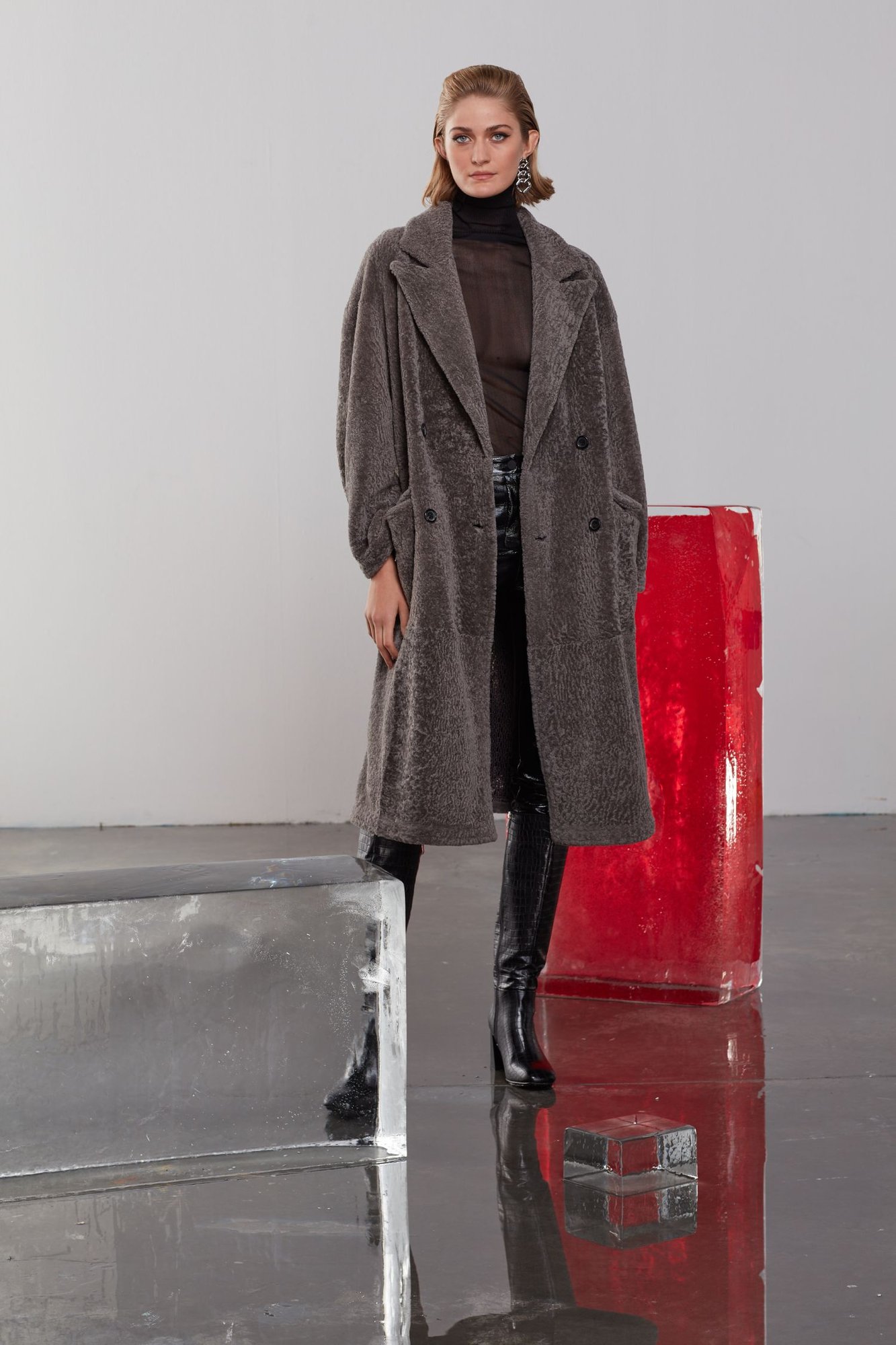 Eleganter Zweireiher Shearling Mantel Zeitloses Design - Qualitatives Lederprodukt Hergestellt Von Süed Mod Deri̇ci̇li̇k San Ve Ti̇c Ltd. Şti̇.. Kontakt Für B2B-Bestellungen.