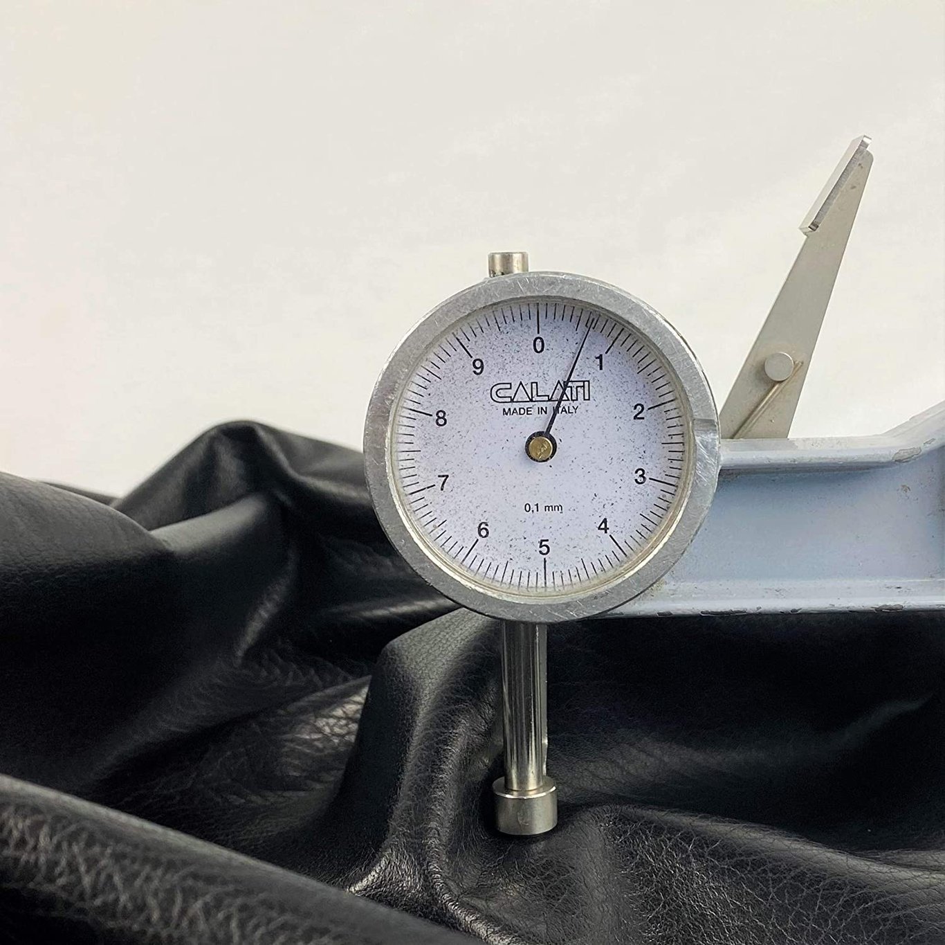  Chrome Tannage For Clothes - Quality Leather Product Manufactured By Osmanoğullari Deri̇ci̇li̇k. Contact For B2B Orders.