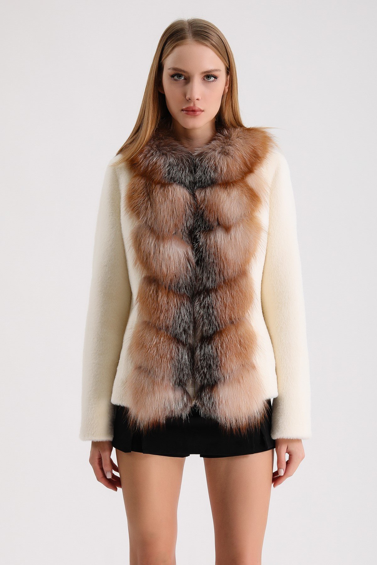 Elegant White Shearling Coat With Fox Fur Trim - Quality Leather Product Manufactured By Leatherclub Teks. Ve Deri Turz. İnş. San. Tic. Ltd. Şti. Contact For B2B Orders.