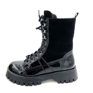 Chic Suede And Patent Leather Combat Boot - Quality Leather Product Manufactured By Görkem Bi̇lgi̇n Ayakkabi Ti̇c. Ltd. Şti̇.. Contact For B2B Orders.