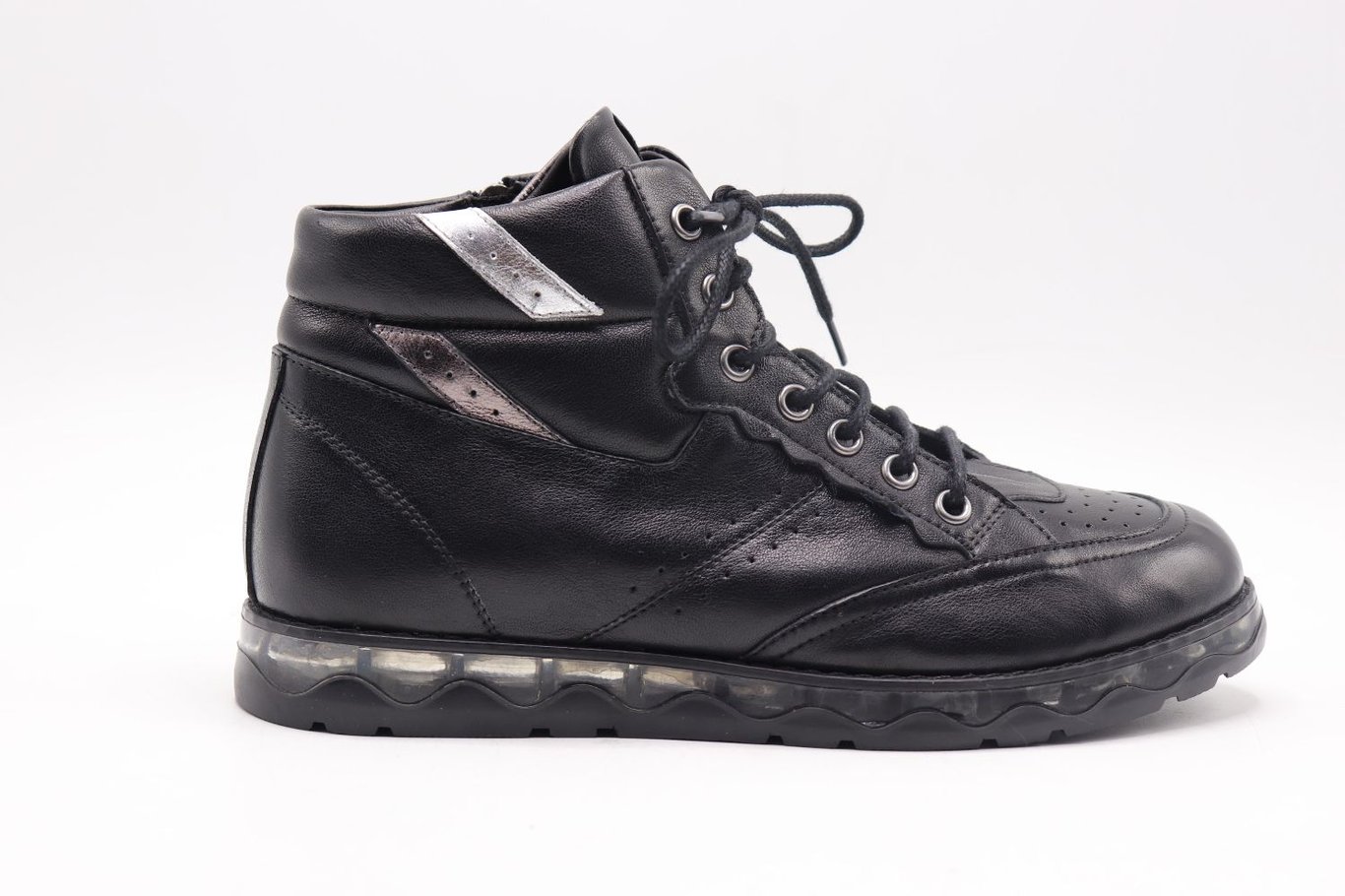 Modern Black Leather Ankle Boot With Silver Accents - Quality Leather Product Manufactured By Meti̇n Ayakkabi Ve Teksti̇l Sanayi̇ Ti̇c. Ltd. Şti̇.. Contact For B2B Orders.